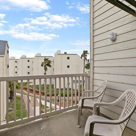 Steps To The Pool & Beach Beautiful Beachfront Resort, Shared Poolsサウス・パドリー・アイランド エクステリア 写真