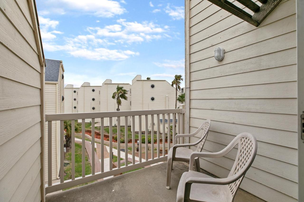 Steps To The Pool & Beach Beautiful Beachfront Resort, Shared Poolsサウス・パドリー・アイランド エクステリア 写真