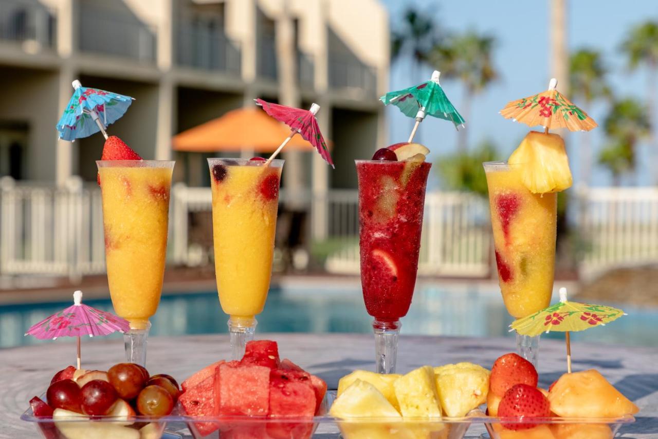 Steps To The Pool & Beach Beautiful Beachfront Resort, Shared Poolsサウス・パドリー・アイランド エクステリア 写真
