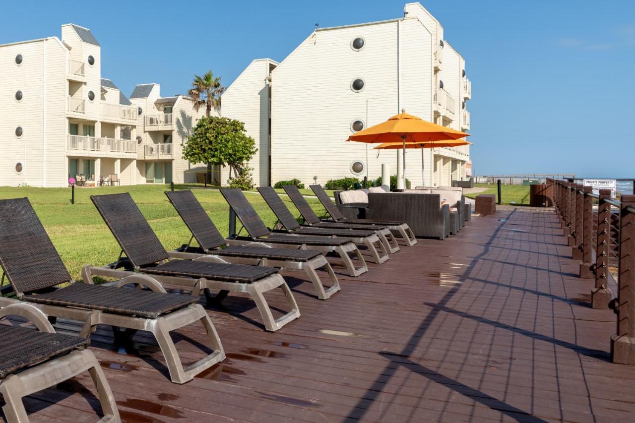 Steps To The Pool & Beach Beautiful Beachfront Resort, Shared Poolsサウス・パドリー・アイランド エクステリア 写真