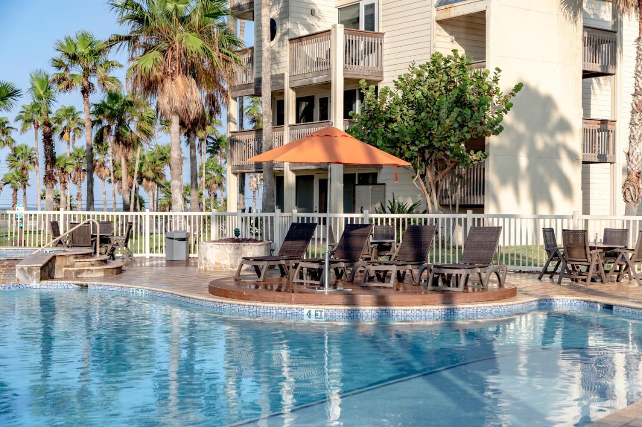 Steps To The Pool & Beach Beautiful Beachfront Resort, Shared Poolsサウス・パドリー・アイランド エクステリア 写真