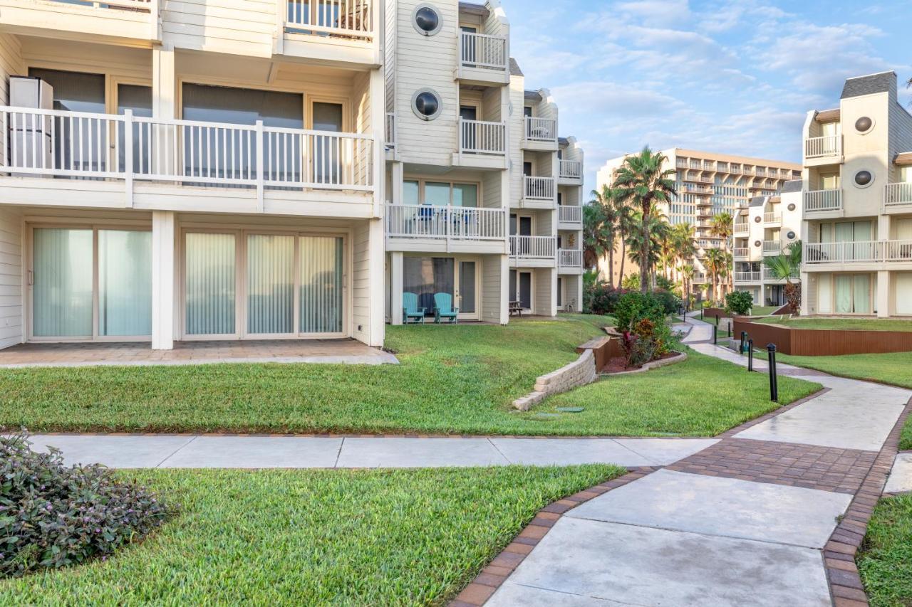 Steps To The Pool & Beach Beautiful Beachfront Resort, Shared Poolsサウス・パドリー・アイランド エクステリア 写真