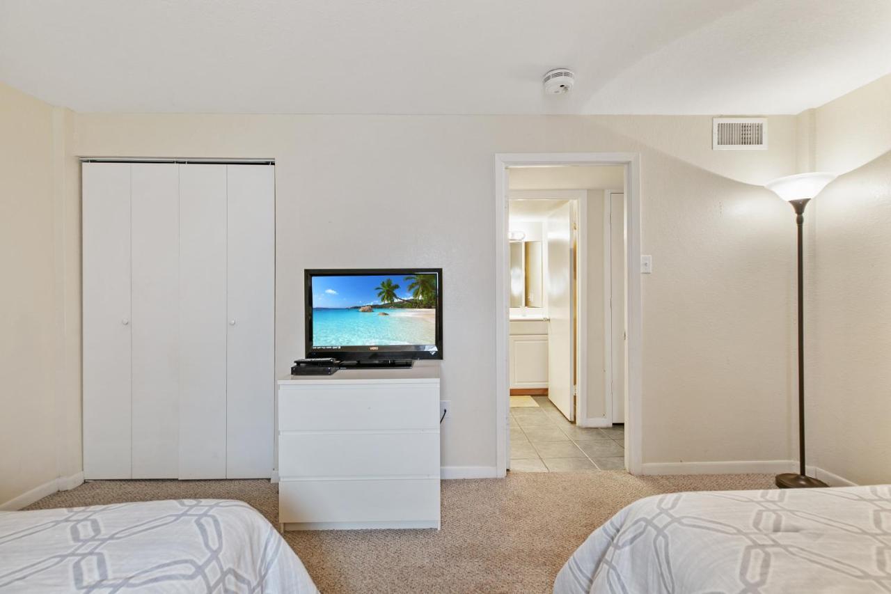 Steps To The Pool & Beach Beautiful Beachfront Resort, Shared Poolsサウス・パドリー・アイランド エクステリア 写真