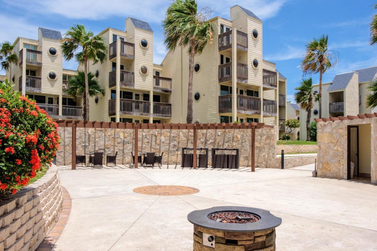 Steps To The Pool & Beach Beautiful Beachfront Resort, Shared Poolsサウス・パドリー・アイランド エクステリア 写真