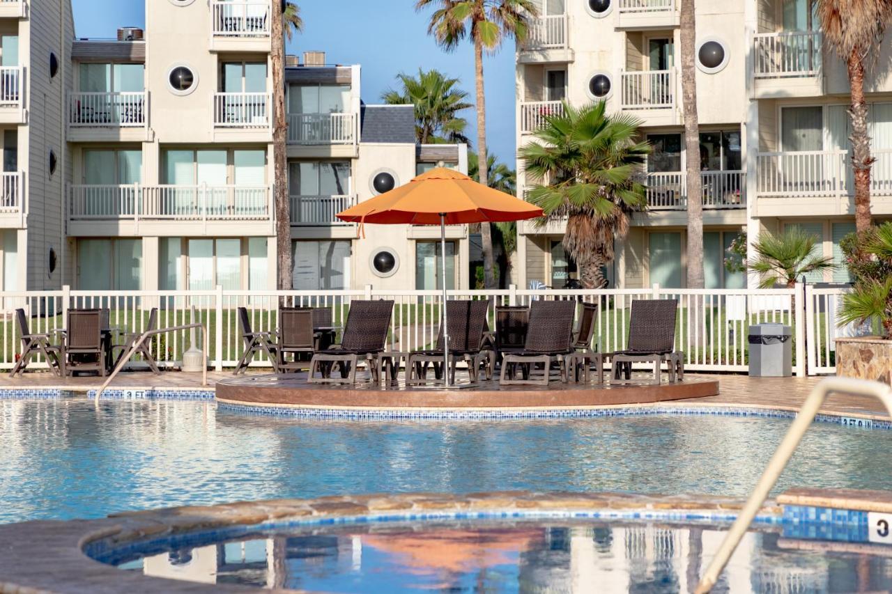 Steps To The Pool & Beach Beautiful Beachfront Resort, Shared Poolsサウス・パドリー・アイランド エクステリア 写真